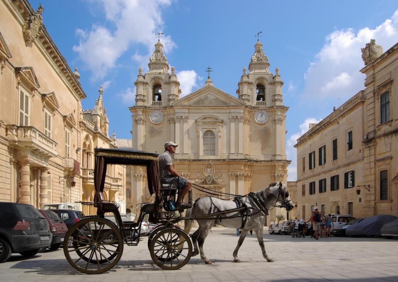Central Rooms - Near Valletta & Sliema - Best Bus Lines Hamrun Exteriör bild